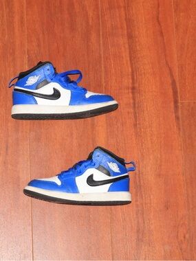 Jordan Kids White and Blue Low-Top Sneakers